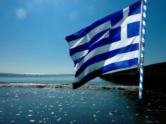 greekreporter-grecia-va-incepe-sa-taxeze-turistii-cu-20-de-euro-pentru-serviciile-medicale-pentru-prima_size9
